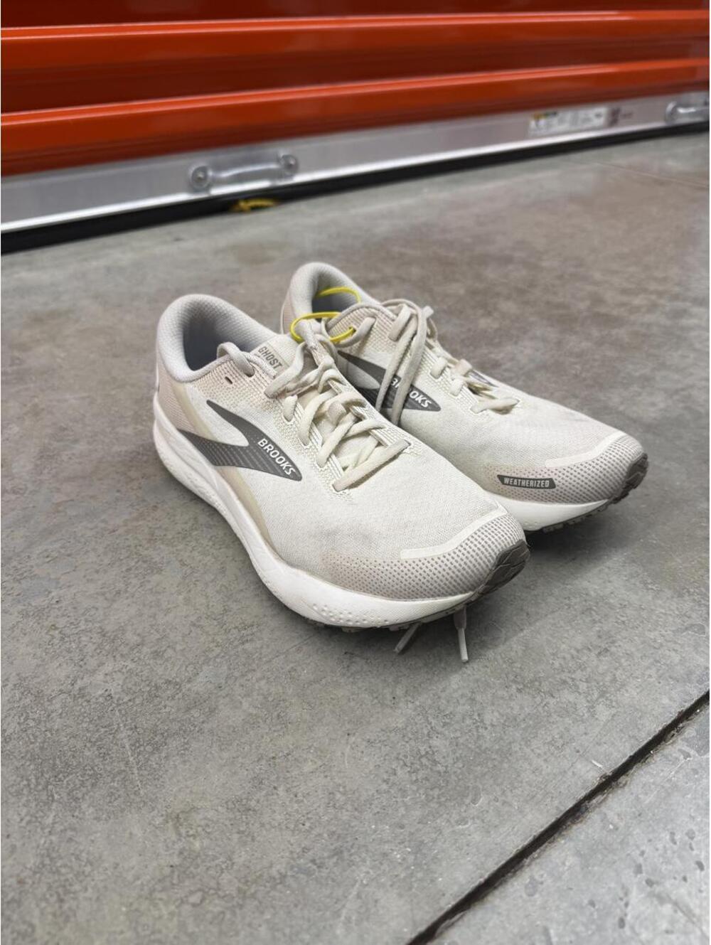 brooks Ghost 16 Weatherized beige running gym shoes size 9.5 WOMENS / NO INSOLES